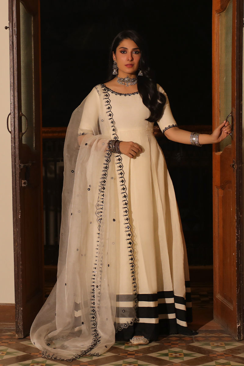 Picture of Ayeza Khan in Grace