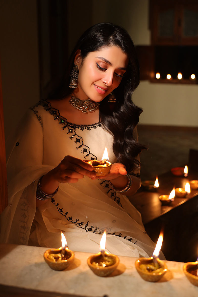 Picture of Ayeza Khan in Grace