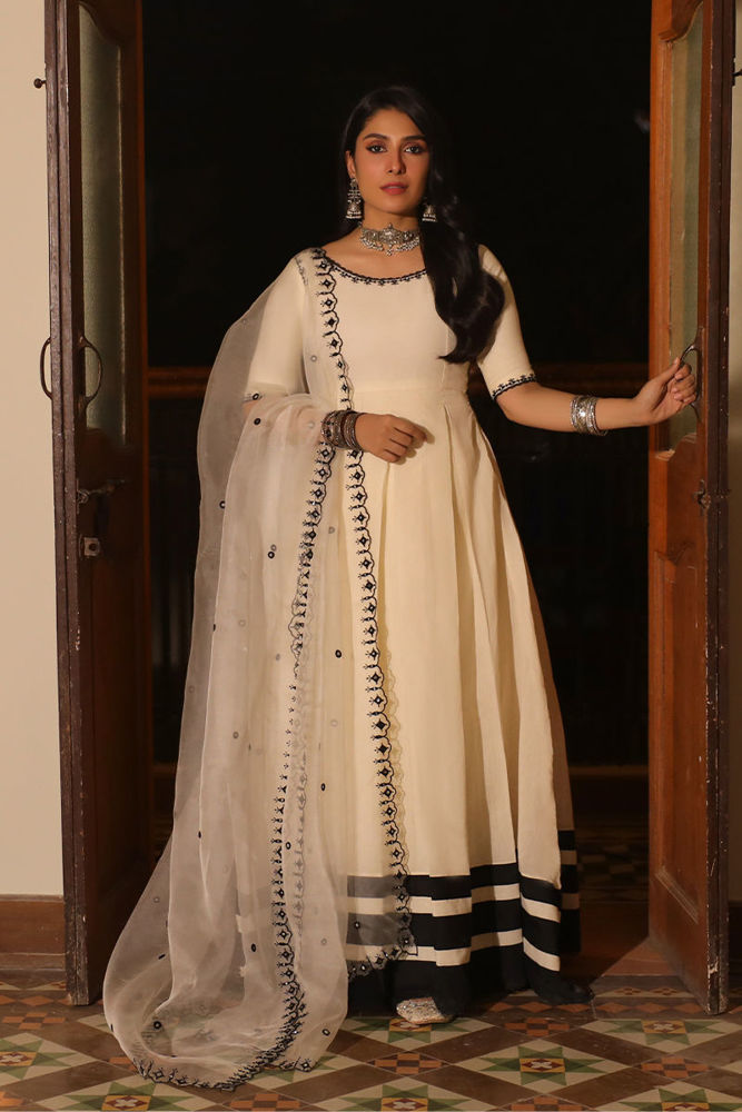 Ayeza khan dresses hotsell