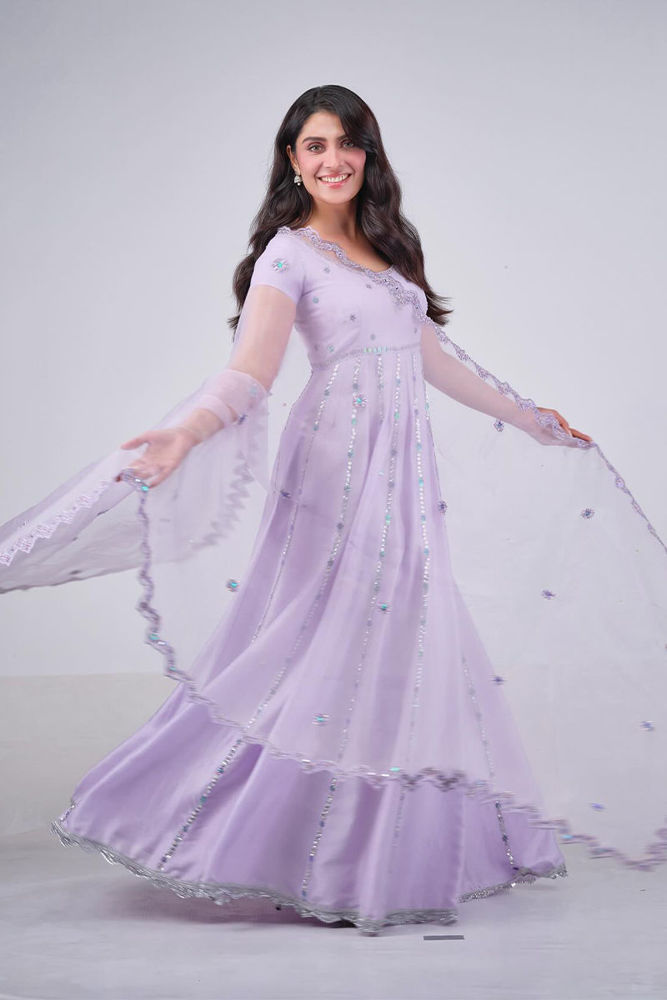 Picture of Ayeza Khan in Camille