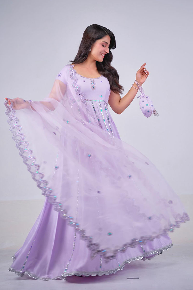 Picture of Ayeza Khan in Camille