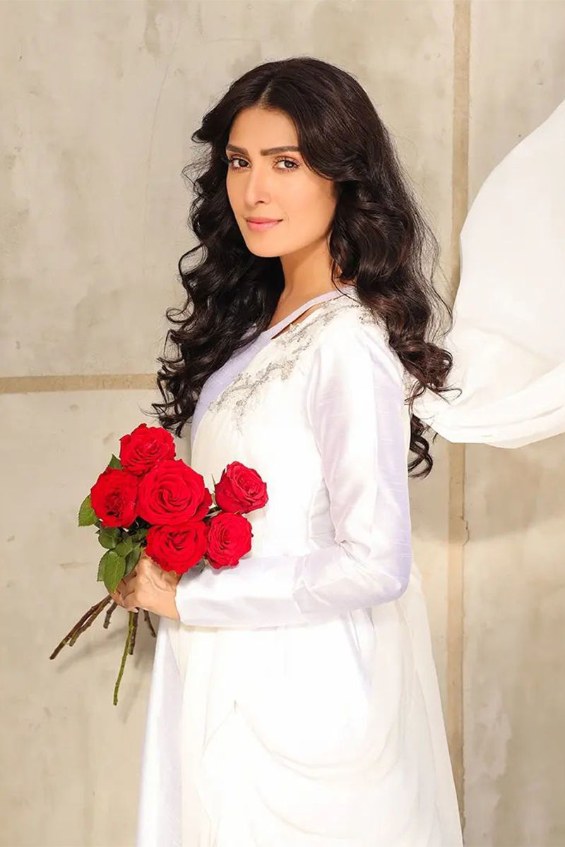 Picture of Ayeza Khan in Suraiti