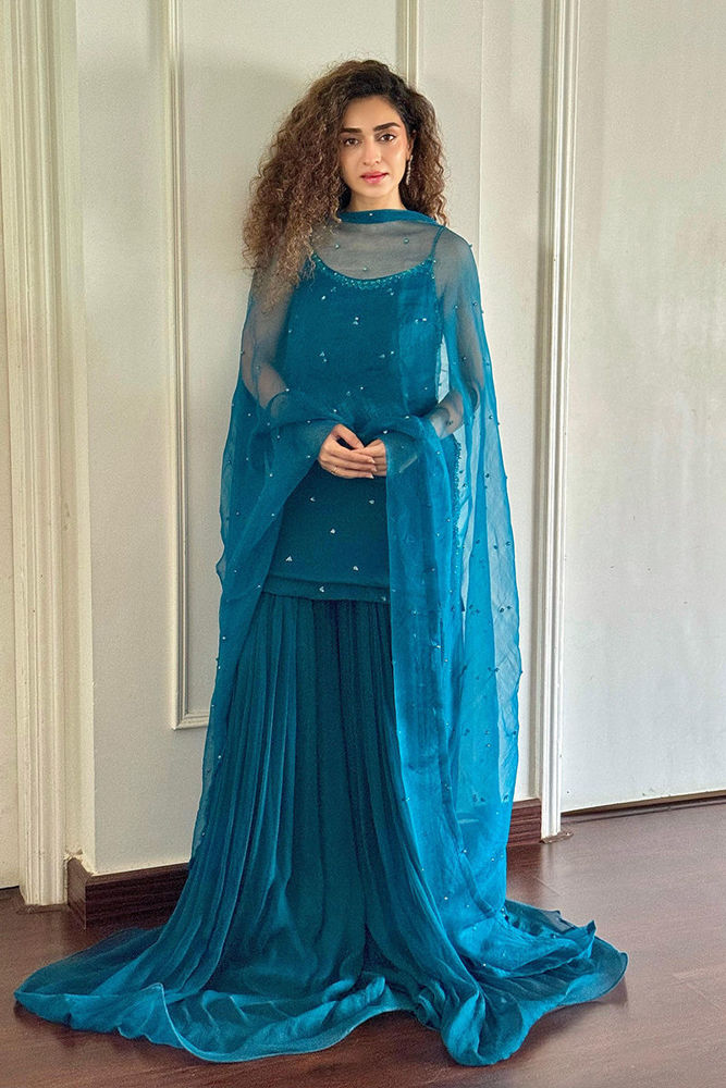 Picture of Hajra Yamin in Lara