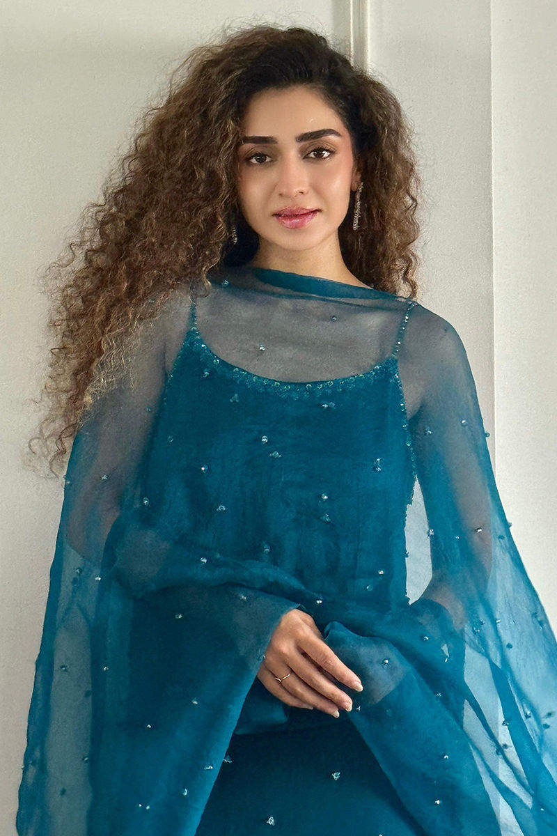 Picture of Hajra Yamin in Lara