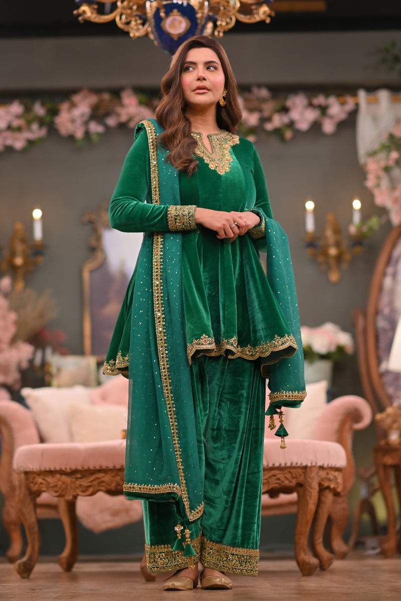 Picture of Nida Yasir in Misha