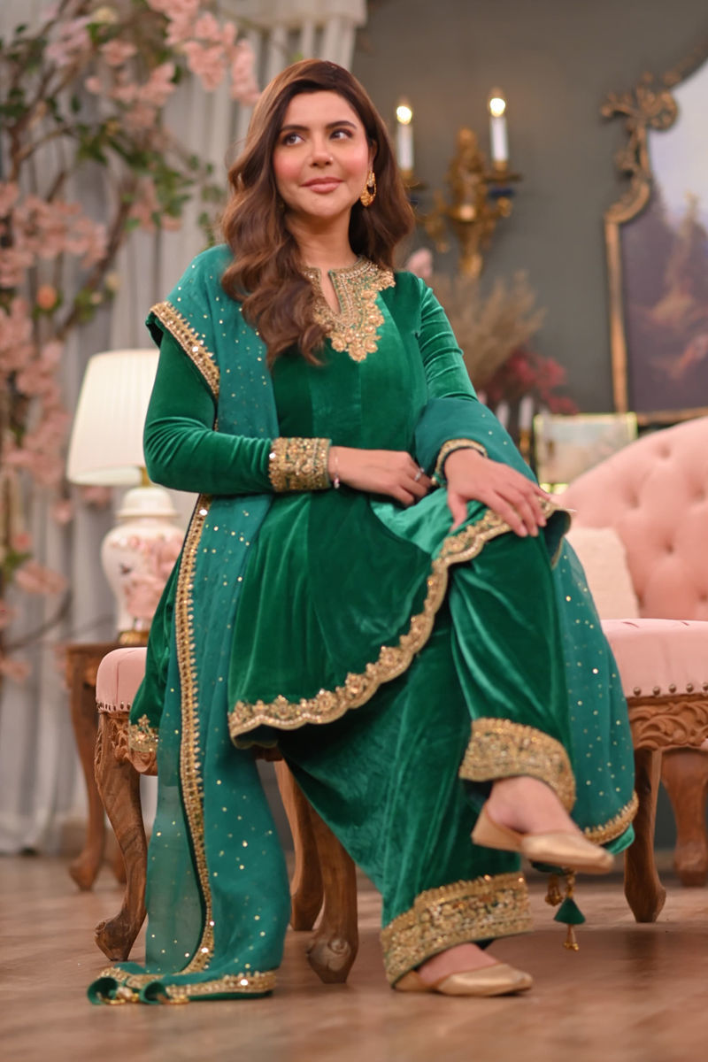 Picture of Nida Yasir in Misha