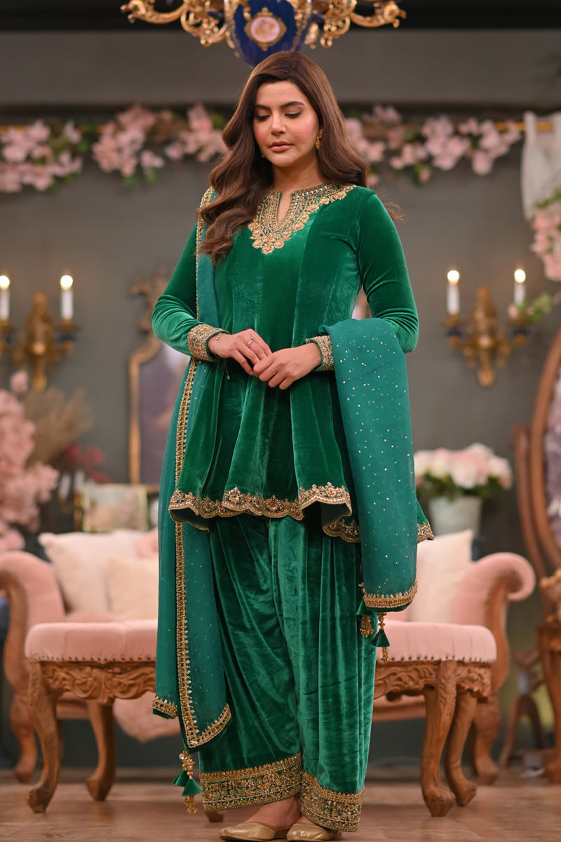 Picture of Nida Yasir in Misha