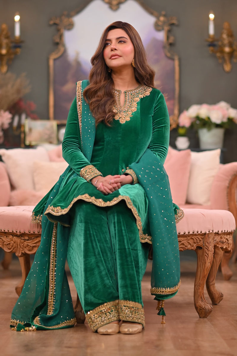 Picture of Nida Yasir in Misha