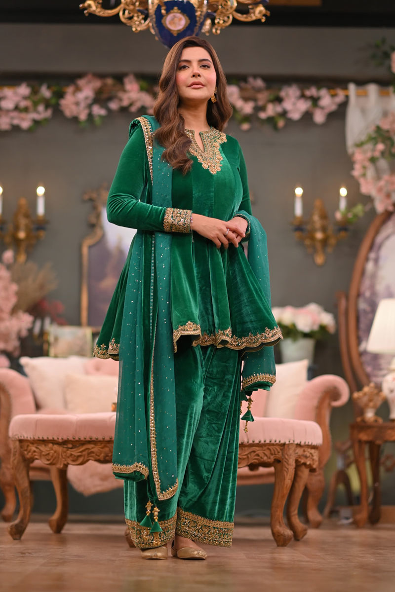 Picture of Nida Yasir in Misha