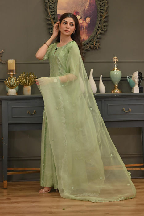 Zoya Nasir in Claire