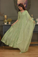 Picture of Zoya Nasir in Claire